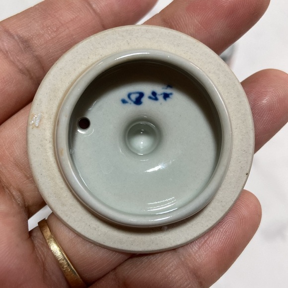 Vintage Chinese Asian Small Teapot And Salt& Pepper Set Red Flowers Roae Floral - Picture 7 of 17